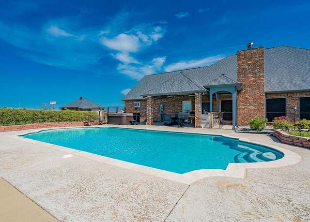 Property at 1609 W Alamosa Dr, Talty, TX 75160, 4 beds, 2 baths