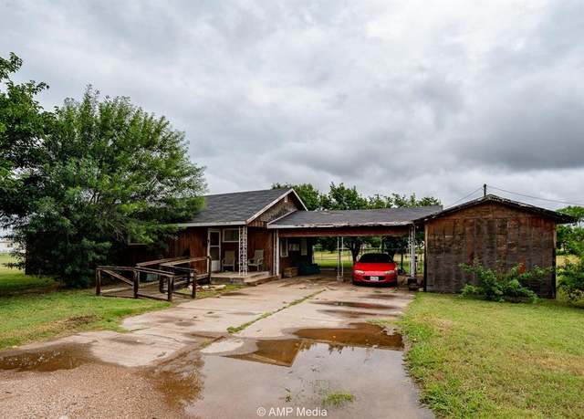 Property at 735 NW F Ave, Hamlin, TX 79520, 3 beds, 2 baths