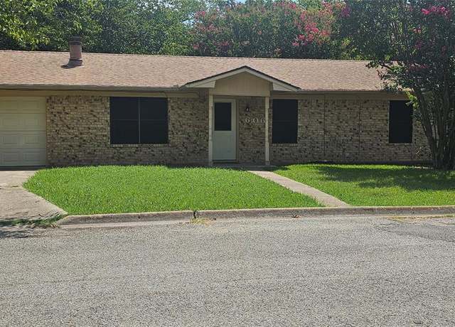 Property at 606 Hunter St, Bonham, TX 75418, 3 beds, 2 baths