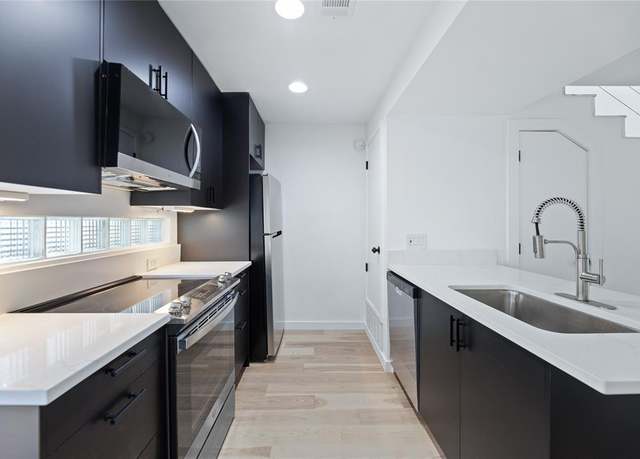 Property at 4242 Buena Vista St #2, Dallas, TX 75205, 1 bed, 1.5 baths