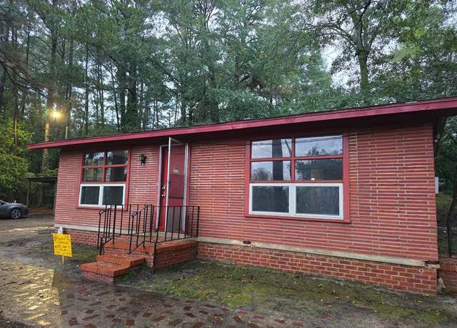 Property at 708 Walnut St, Atlanta, TX 75551, 4 beds, 2 baths