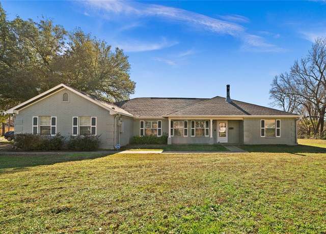 Property at 1700 W Martin Luther King Jr Blvd, Tyler, TX 75702, 3 beds, 2.5 baths