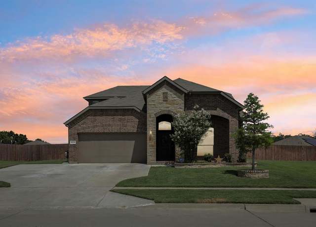 Property at 1019 Harbor Dr S, Azle, TX 76020, 5 beds, 3 baths