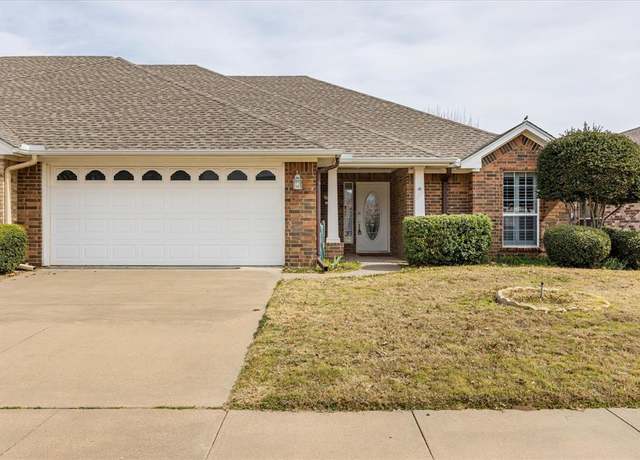Property at 1005 Hayden Ct, Granbury, TX 76048, 2 beds, 2 baths