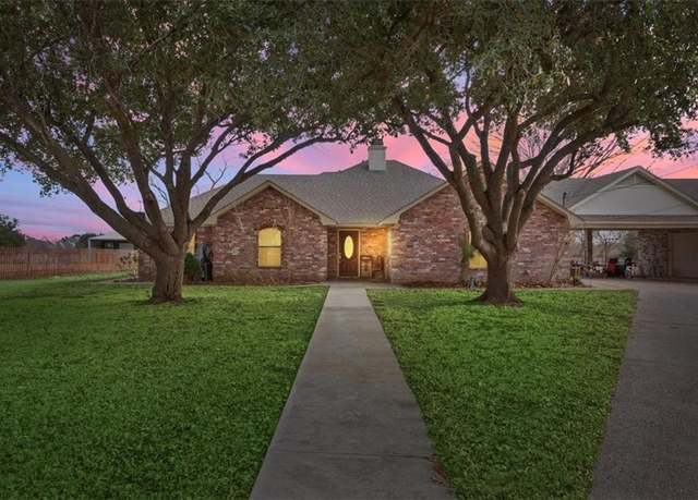 Property at 1692 W Tate St, Waco, TX 76706, 3 beds, 3 baths