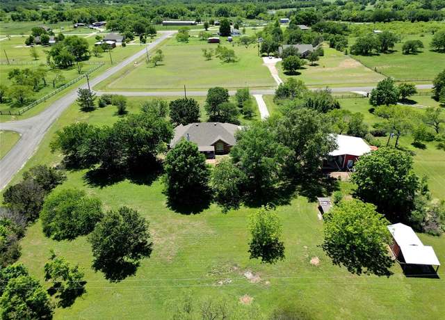 Property at 118 Brangus Ct, Paradise, TX 76073, 3 beds, 2 baths