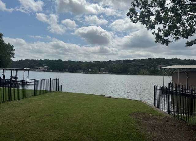 Property at 1425 Blackhawk Cir, Granbury, TX 76048, 3 beds, 2 baths