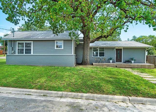 Property at 411 Harcourt St, Weatherford, TX 76086, 3 beds, 3 baths