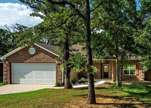 Property at 27 Circle Dr, Denison, TX 75021, 3 beds, 2 baths