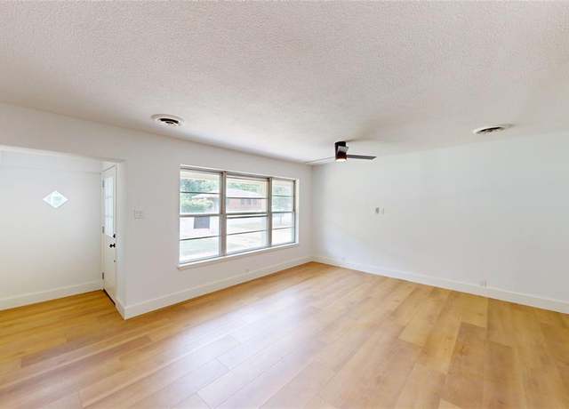 Property at 914 Tusing St, Grand Prairie, TX 75050, 3 beds, 3 baths