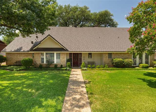Property at 1404 Crowley Rd, Arlington, TX 76012, 4 beds, 3.5 baths