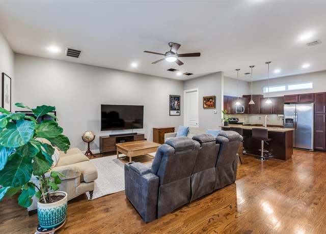 Property at 5618 Lindell Ave #7, Dallas, TX 75206, 2 beds, 2.5 baths