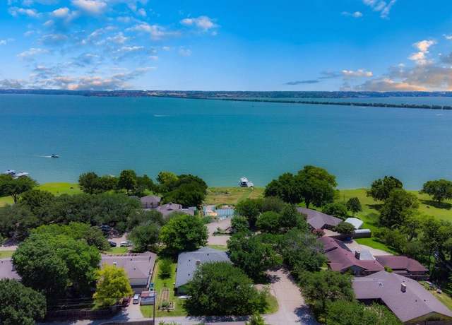 Property at 8518 Bridgewater Dr, Rowlett, TX 75088, 3 beds, 2 baths