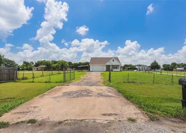 Property at 392 Calle Cedro Dr, Sherman, TX 75090, 3 beds, 2 baths