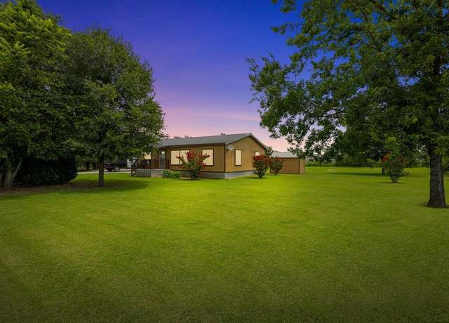 Property at 49 Lasater Ln, Mineral Wells, TX 76067, 3 beds, 2 baths