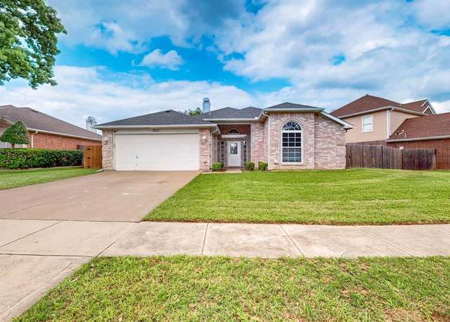 Property at 211 Ember Glen Dr, Arlington, TX 76018, 3 beds, 2 baths