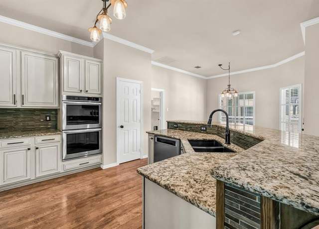 Property at 109 Meadow Glen Ct, Aledo, TX 76008, 5 beds, 4 baths