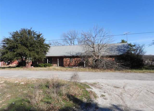 Property at 1102 Chilton St, Weatherford, TX 76086, 3 beds, 2 baths