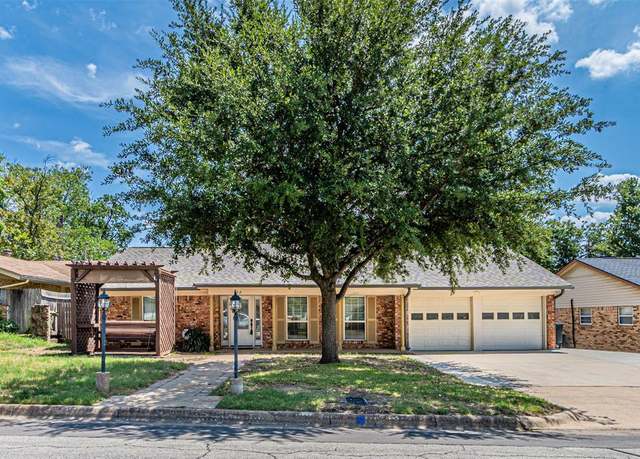 Property at 952 Charleston Dr, Bedford, TX 76022, 3 beds, 2 baths