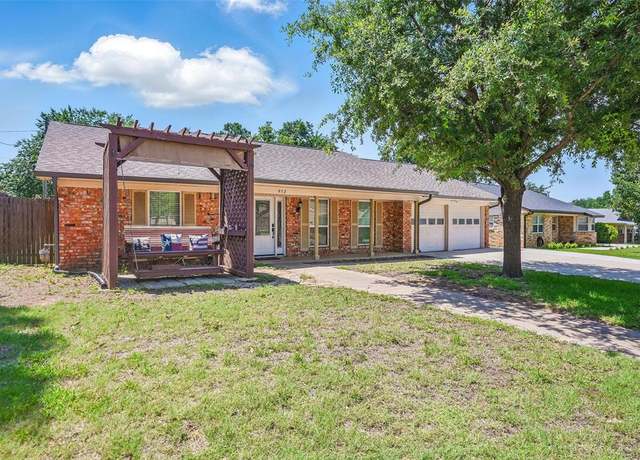 Property at 952 Charleston Dr, Bedford, TX 76022, 3 beds, 2 baths