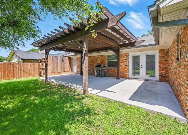 Property at 952 Charleston Dr, Bedford, TX 76022, 3 beds, 2 baths