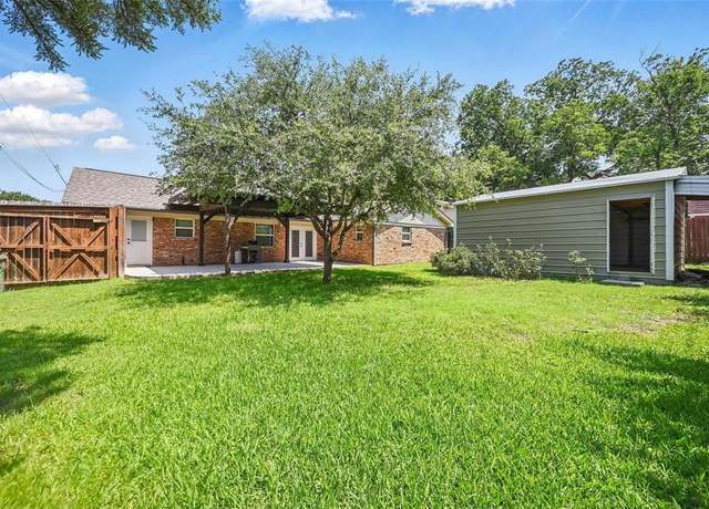 Property at 952 Charleston Dr, Bedford, TX 76022, 3 beds, 2 baths