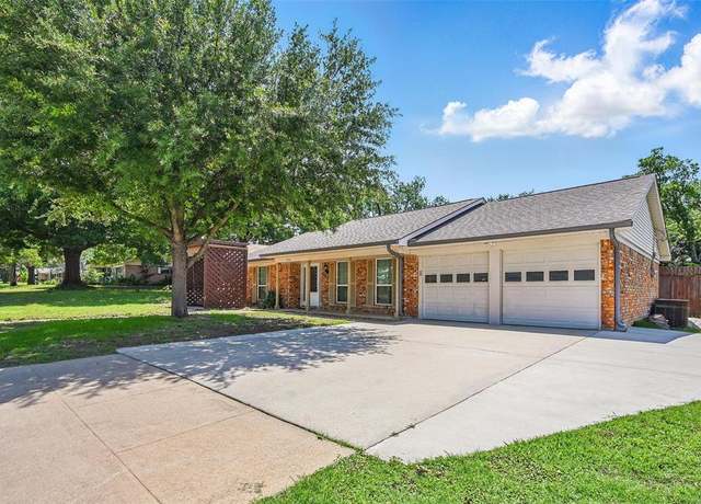 Property at 952 Charleston Dr, Bedford, TX 76022, 3 beds, 2 baths
