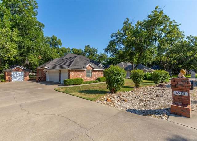 Property at 8925 Green Leaves Dr, Granbury, TX 76049, 3 beds, 2 baths