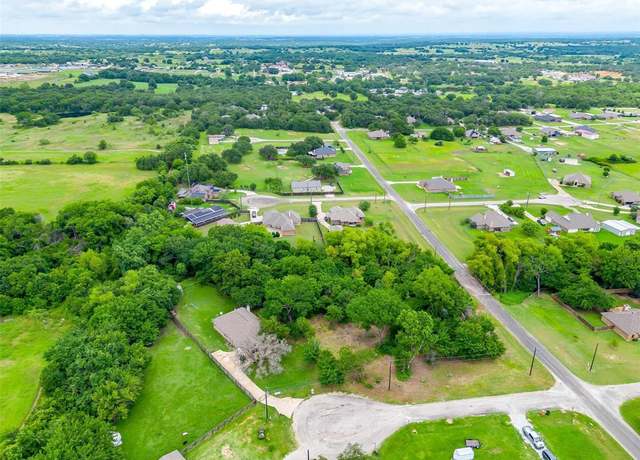 Property at 104 Candis Ct, Springtown, TX 76082, 4 beds, 2 baths