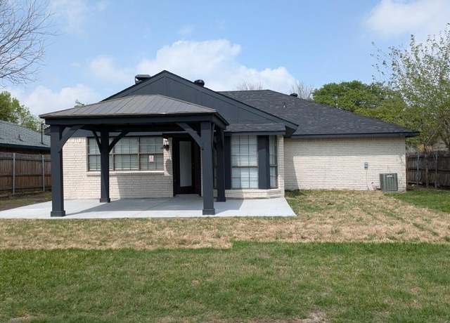 Property at 2414 Havenwood Dr, Arlington, TX 76018, 3 beds, 2 baths