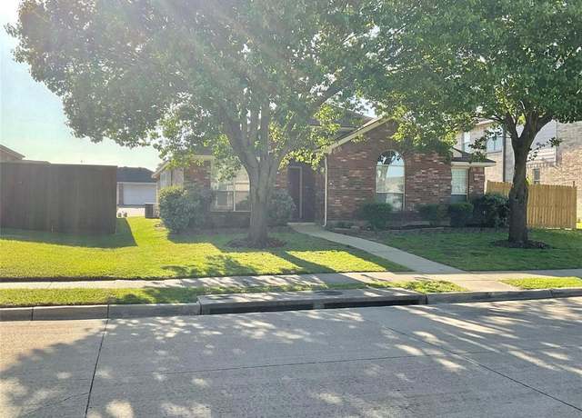 Property at 939 Clear Creek Dr, Mesquite, TX 75181, 4 beds, 2 baths