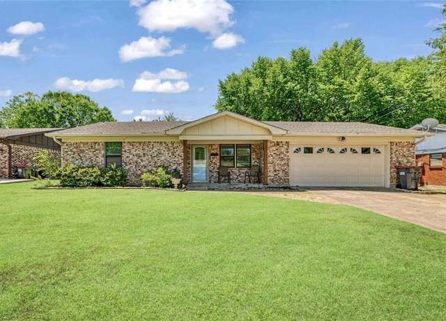 Property at 3210 E Houston St, Paris, TX 75460, 3 beds, 2 baths