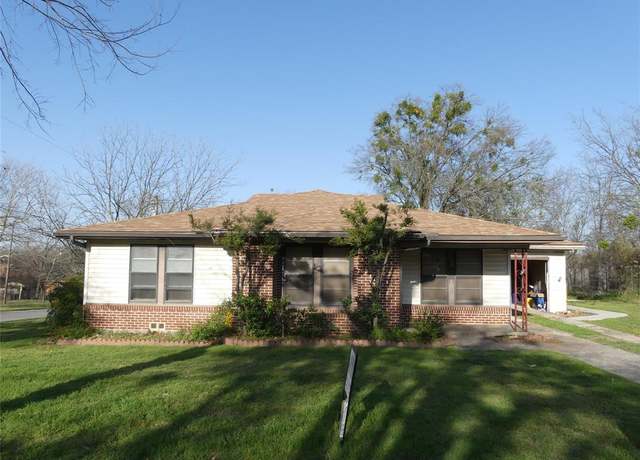 Property at 1202 S Hatcher St, Decatur, TX 76234, 3 beds, 2 baths