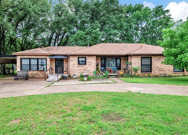 Property at 208 Johnson St, Seagoville, TX 75159, 4 beds, 2 baths