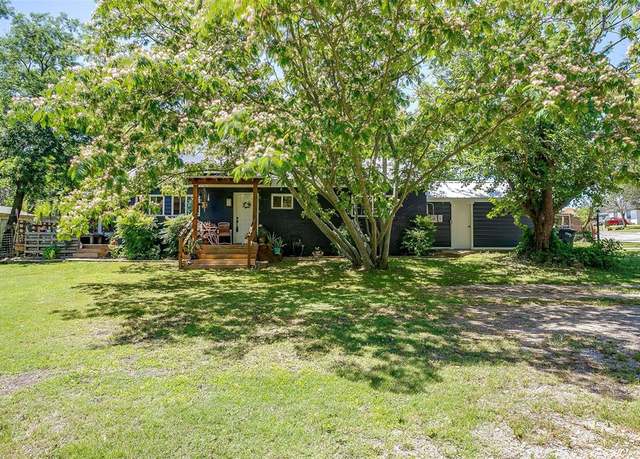 Property at 124 Oakridge Dr, Weatherford, TX 76086, 3 beds, 1.5 baths