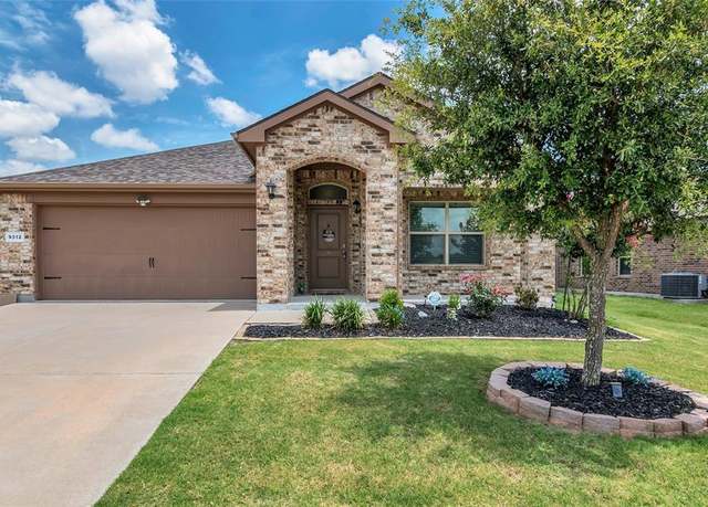 Property at 9312 Fox Hill Dr, Fort Worth, TX 76131, 3 beds, 2 baths