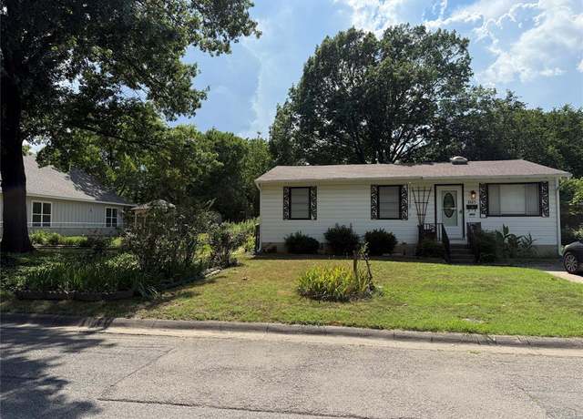 Property at 1613 Oak St, Mckinney, TX 75069, 3 beds, 1 bath
