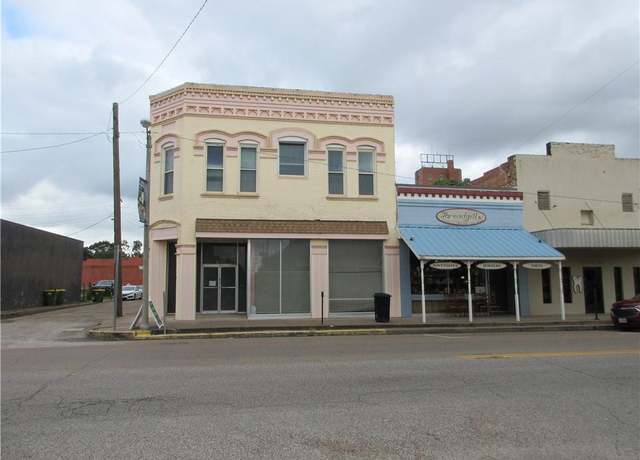 Property at 201 Live Oak St, Marlin, TX 76661, 2 beds, 1.5 baths