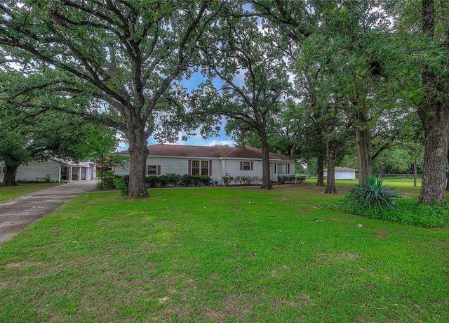Property at 7209 Hackberry Dr, Greenville, TX 75402, 2 beds, 1 bath
