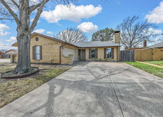 Property at 2901 Woodbridge Dr, Bedford, TX 76021, 3 beds, 2 baths