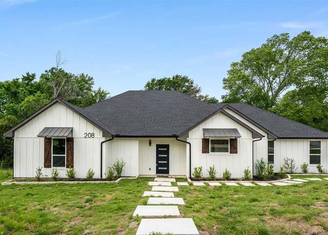 Property at 208 Splitrail Dr, Mabank, TX 75143, 4 beds, 3.5 baths