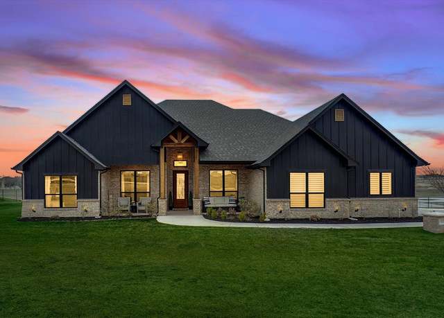 Property at 1115 Pioneer Xing, Weatherford, TX 76088, 5 beds, 3 baths