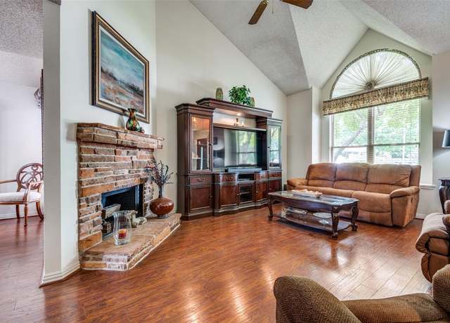 Property at 1405 Mapleton Ct, Arlington, TX 76018, 3 beds, 2.5 baths