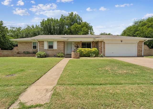 Property at 719 Lipan Dr, Granbury, TX 76048, 3 beds, 2 baths