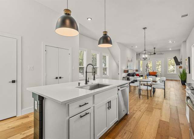 Property at 920 Muncie Ave, Dallas, TX 75212, 3 beds, 3.5 baths