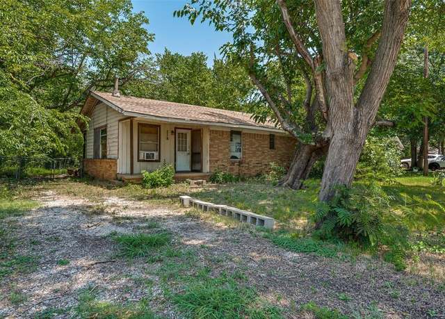 Property at 238 Oakwood Cir, Shady Shores, TX 76208, 1 bath