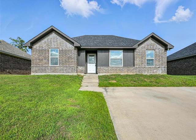 Property at 913 N Barrett Ave, Denison, TX 75020, 3 beds, 2 baths