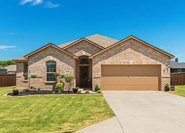 Property at 455 Kerens St, Nevada, TX 75173, 3 beds, 2 baths