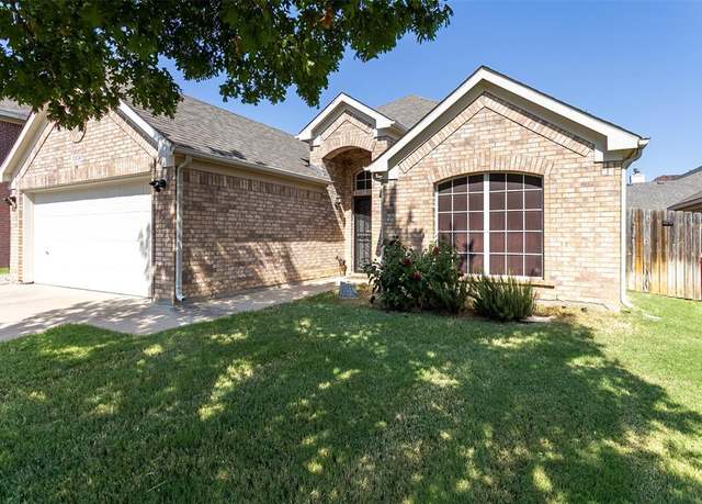 Property at 10804 Braemoor Dr, Fort Worth, TX 76052, 3 beds, 2 baths