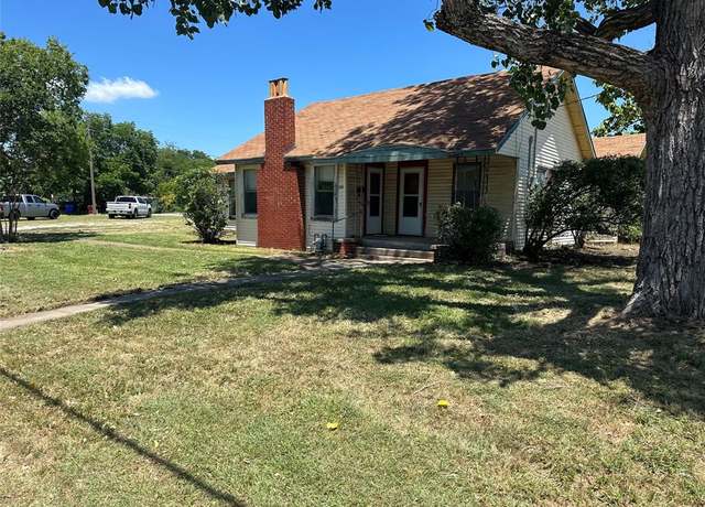 Property at 300 Mckinney St, Farmersville, TX 75442, 3 beds, 1 bath